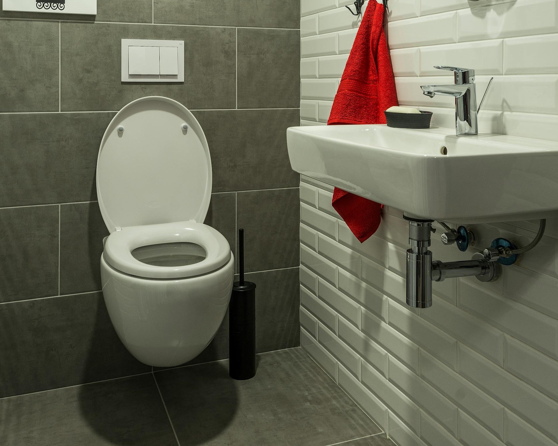 Installer des toilettes suspendues : comment cela se passe ?