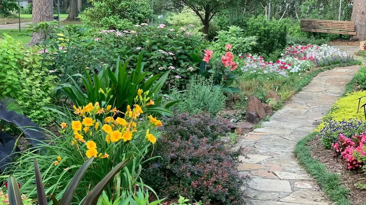 jardinage et amenagement paysager — Jardinage et aménagement paysager