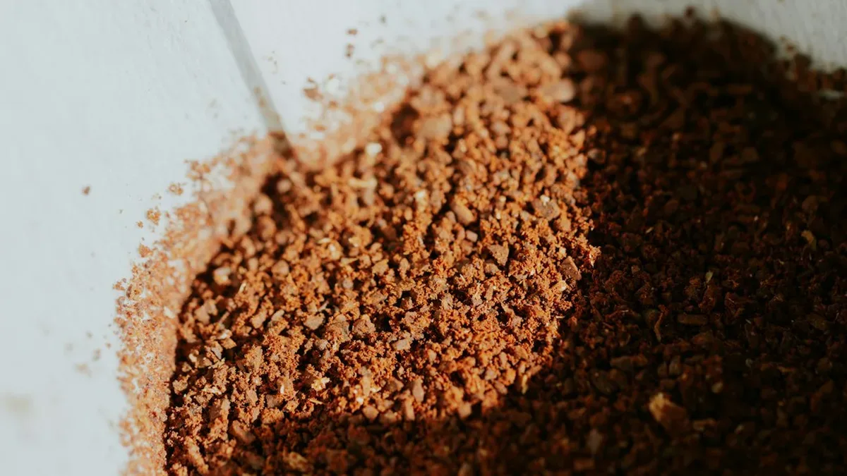 marc de cafe au jardin — Marc de café au jardin : engrais naturel marc de café